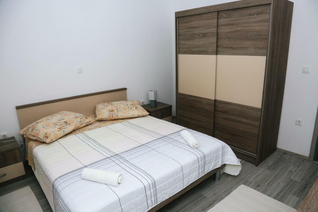 Apartments Tonia Br. 1 Zavalatica Exterior photo