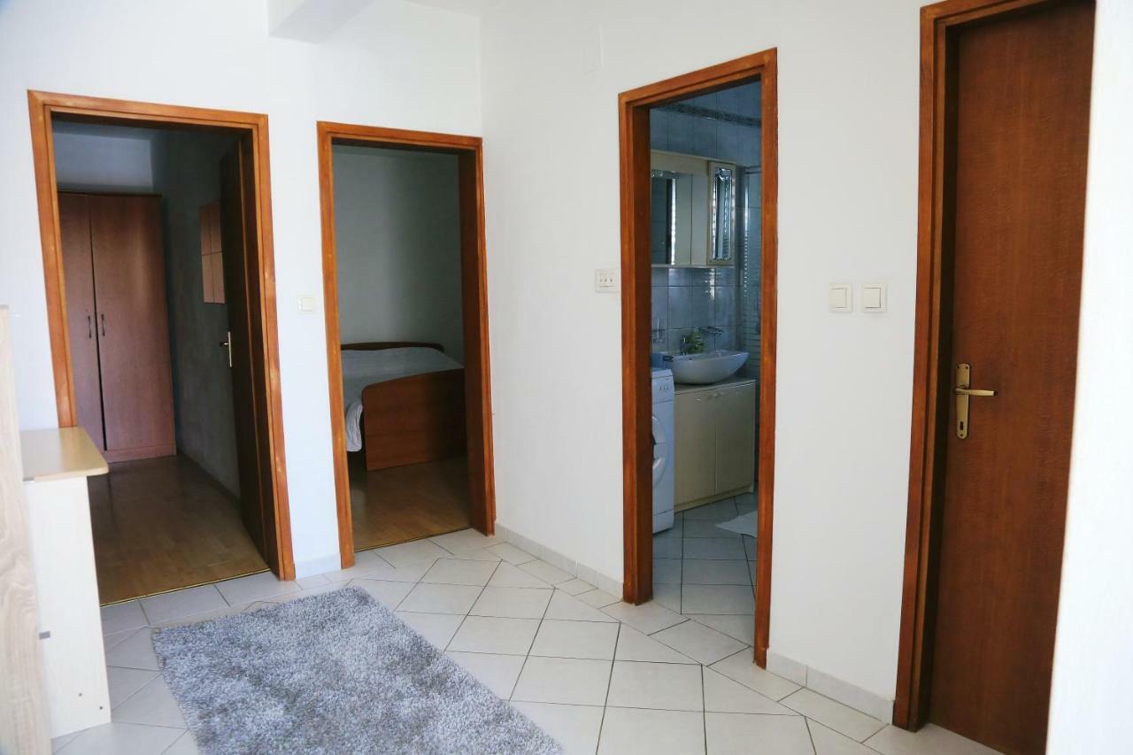 Apartments Tonia Br. 1 Zavalatica Exterior photo
