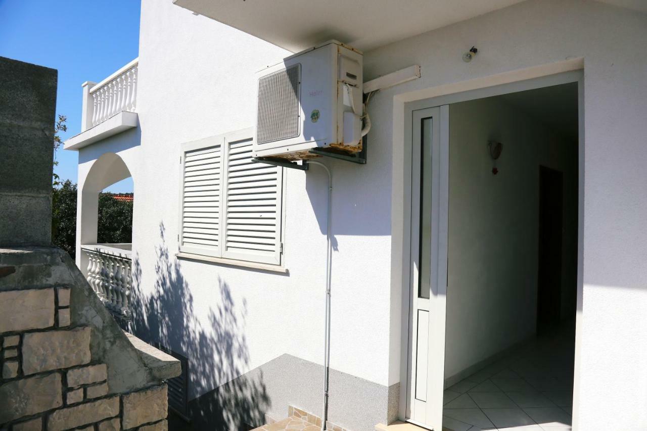 Apartments Tonia Br. 1 Zavalatica Exterior photo